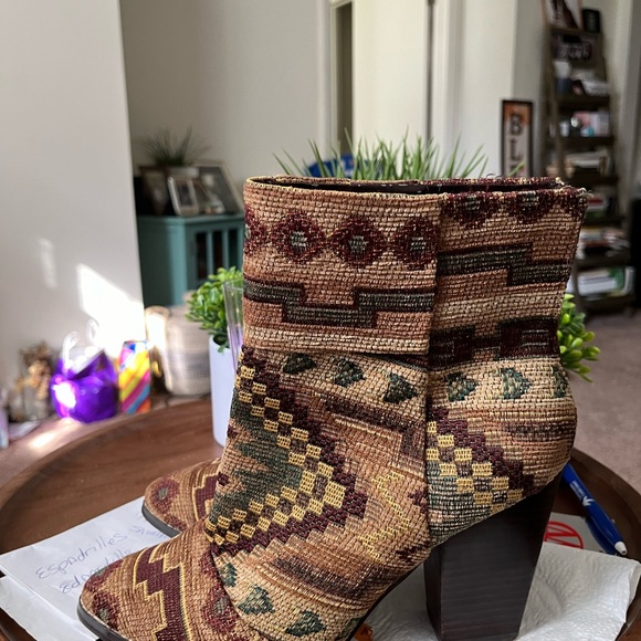 Kelsi Dagger mini heeled Ackle Boots - Picture 2 of 6